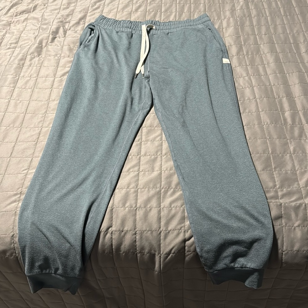 Vuori performance joggers medium